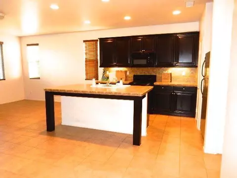 45538 2nd St E, Lancaster, CA 93535 photo 3