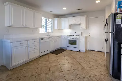 37231 45th St E, Palmdale, CA 93552 photo 4
