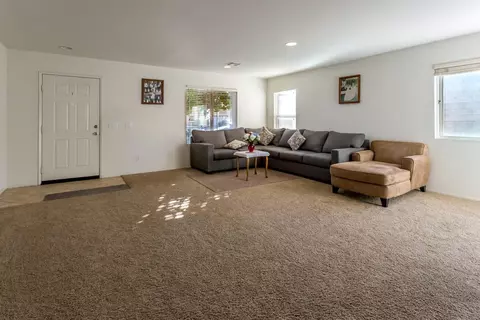 37231 45th St E, Palmdale, CA 93552 photo 2