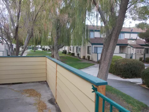 44544 15th St E UNIT 1, Lancaster, CA 93535 photo 2