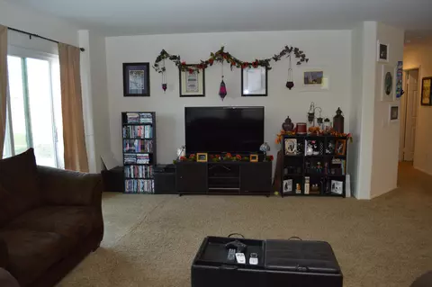 3033 Newgrove St E, Lancaster, CA 93535 photo 5