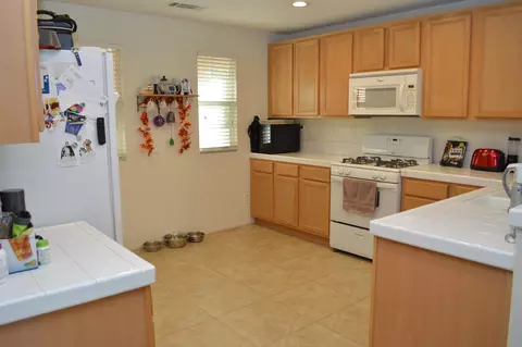 3033 Newgrove St E, Lancaster, CA 93535 photo 6