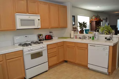3033 Newgrove St E, Lancaster, CA 93535 photo 7