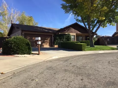 3208 Versailles Ct, Lancaster, CA 93536 photo 2