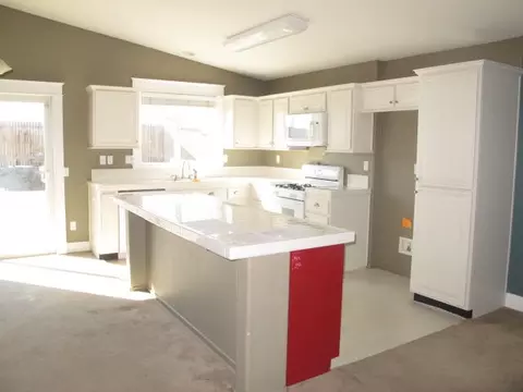 10517 Florence Ct, Adelanto, CA 92301 photo 11