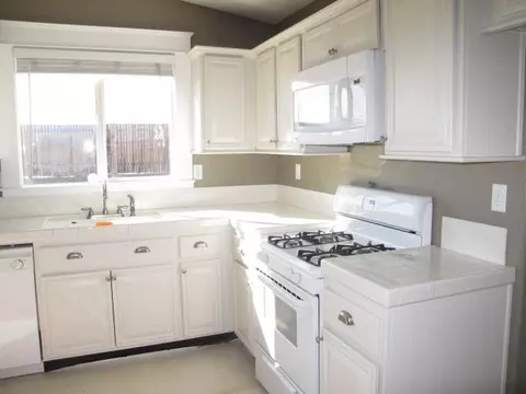 10517 Florence Ct, Adelanto, CA 92301 photo 12