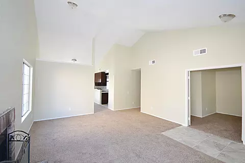 43636 Tranquility Ct, Lancaster, CA 93535 photo 2