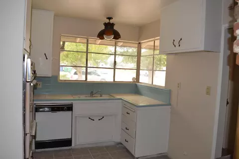 44205 11th St E, Lancaster, CA 93535 photo 2