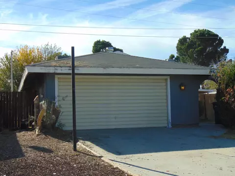850 Lightcap St, Lancaster, CA 93535 photo 2