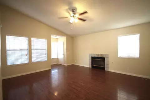 45858 Picadilly St, Lancaster, CA 93534 photo 2