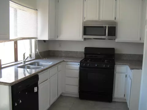 36737 Fiddleneck Ct, Palmdale, CA 93550 photo 3