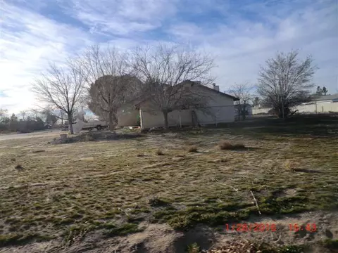 16977 Mountain View Ave, North Edwards, CA 93523 photo 3
