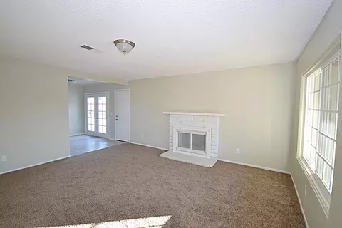 40904 179th St, Lancaster, CA 93535 photo 2