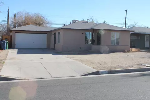 44372 3rd St E, Lancaster, CA 93535 photo 1