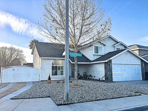 44021 Heath Ct E, Lancaster, CA 93535 photo 2