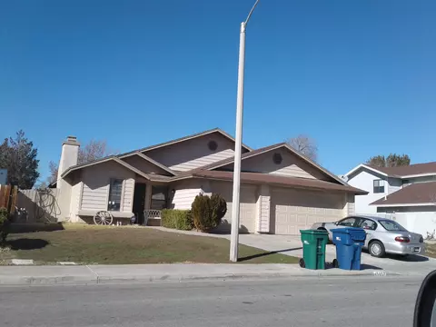 45857 Suffolk Dr, Lancaster, CA 93534 photo 1