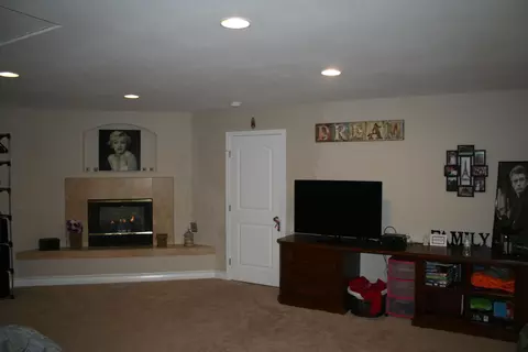 1748 Ivesbrook St E, Lancaster, CA 93535 photo 15