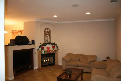 1748 Ivesbrook St E, Lancaster, CA 93535 photo 3