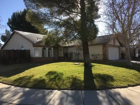 45126 Andale Ave, Lancaster, CA 93535 photo 2