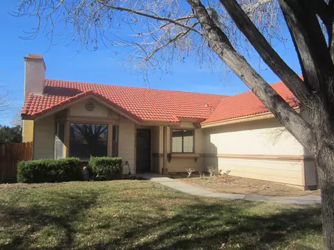 43339 Carpenter Dr, Lancaster, CA 93535 photo 2