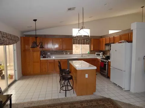 6244 Treehaven Ct, Lancaster, CA 93536 photo 4