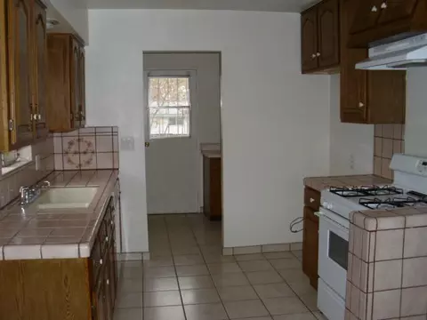 611 Oldfield St E, Lancaster, CA 93535 photo 4