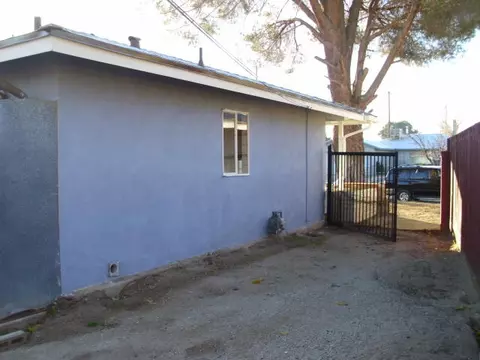 611 Oldfield St E, Lancaster, CA 93535 photo 3