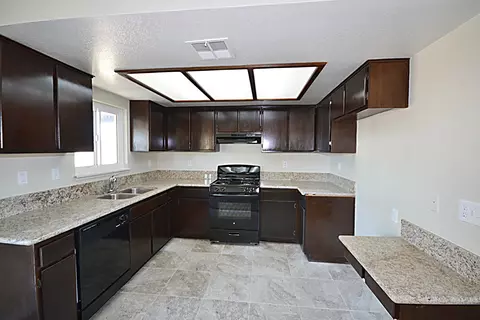 41014 Fieldspring St, Lancaster, CA 93535 photo 5