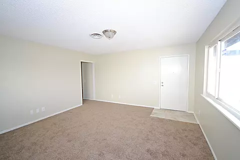 843 Oldfield St E, Lancaster, CA 93535 photo 4