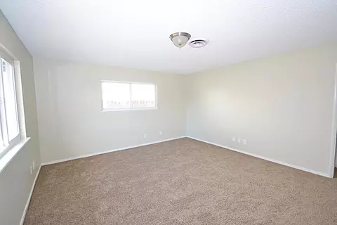 843 Oldfield St E, Lancaster, CA 93535 photo 5