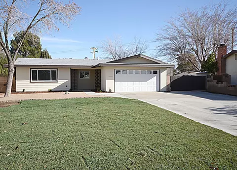 843 Oldfield St E, Lancaster, CA 93535 photo 1