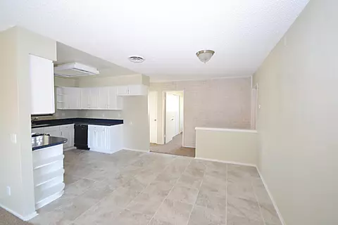 843 Oldfield St E, Lancaster, CA 93535 photo 3