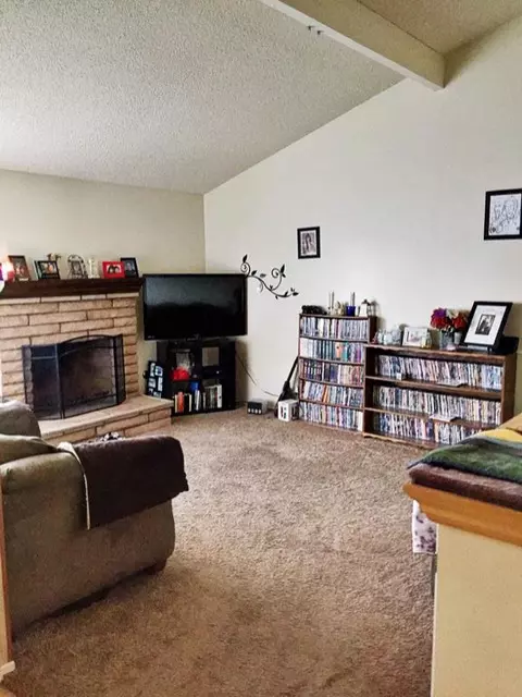 820 Lightcap St, Lancaster, CA 93535 photo 2