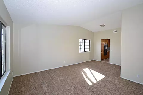 44101 Glenraven Rd, Lancaster, CA 93535 photo 3
