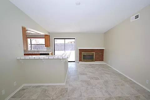 44101 Glenraven Rd, Lancaster, CA 93535 photo 4