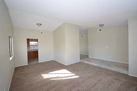 44101 Glenraven Rd, Lancaster, CA 93535 photo 2