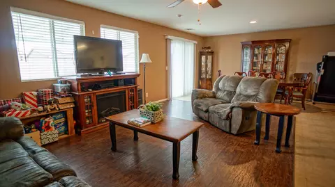 43140 33rd St E, Lancaster, CA 93535 photo 4