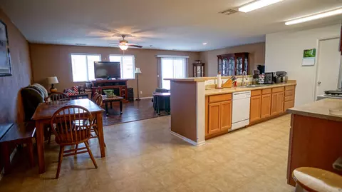 43140 33rd St E, Lancaster, CA 93535 photo 2