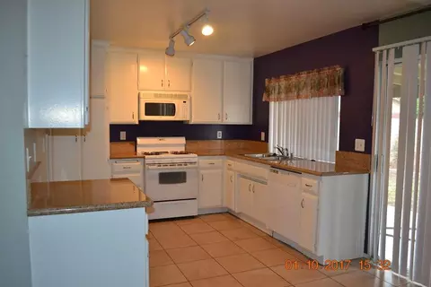 44027 7th St E, Lancaster, CA 93535 photo 5