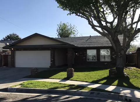 43802 Birchtree Ave, Lancaster, CA 93534 photo 2