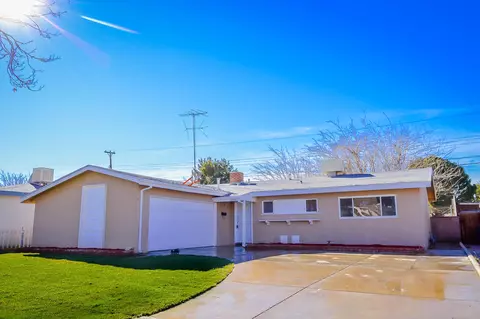 44721 2nd St E, Lancaster, CA 93535 photo 1