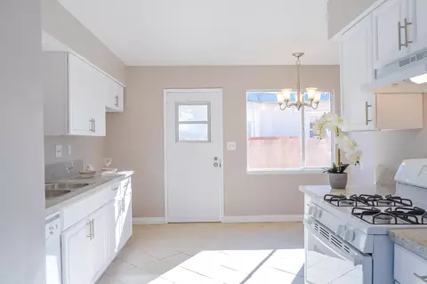 44721 2nd St E, Lancaster, CA 93535 photo 5