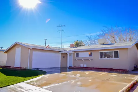 44721 2nd St E, Lancaster, CA 93535 photo 3