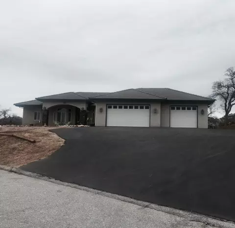 30251 Piebald Ct, Tehachapi, CA 93561 photo 1