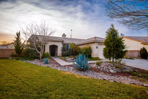 45819 Barham Ave, Lancaster, CA 93534 photo 2