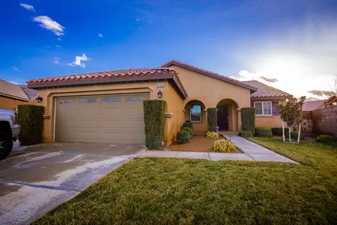 43509 Hampton St, Lancaster, CA 93536 photo 2