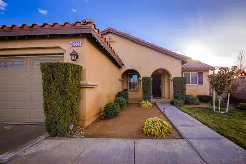 43509 Hampton St, Lancaster, CA 93536 photo 4