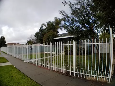 4933 San Juan St E, Compton, CA 90221 photo 2