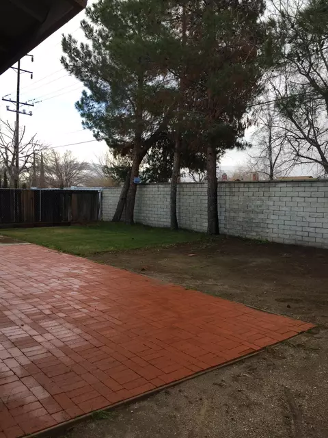 1108 Lightcap St, Lancaster, CA 93535 photo 2