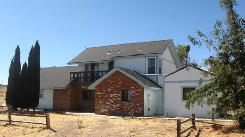 18600 Pearce Dr, Tehachapi, CA 93561 photo 5